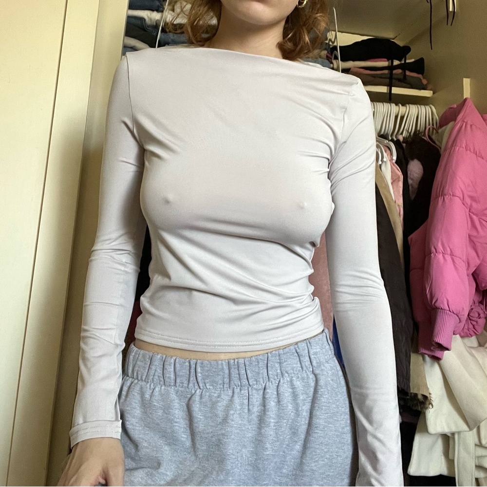 Long sleeve backless grey top
